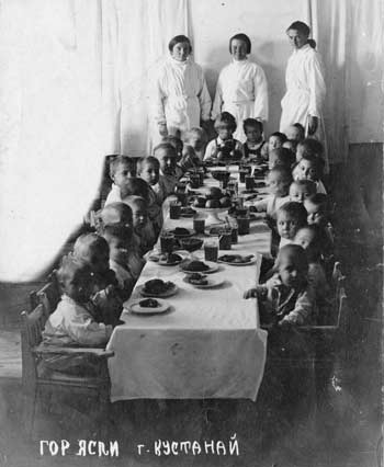 Городские детские ясли, открытые в городе Кустанае в конце 20-х годов XX века. г. Кустанай, 1929 г. Фото из архива Козыбаева А.
