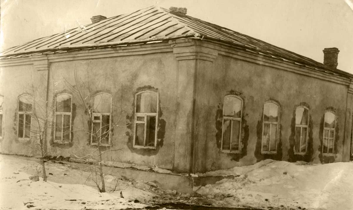 Книжный магазин. В этом здании помещалась подпольная типография Кустанайской группы РСДРП. г. Кустанай, 1907 г. Фото из фонда Костанайского историко-краеведческого музея. г. Костанай, 2011  г.