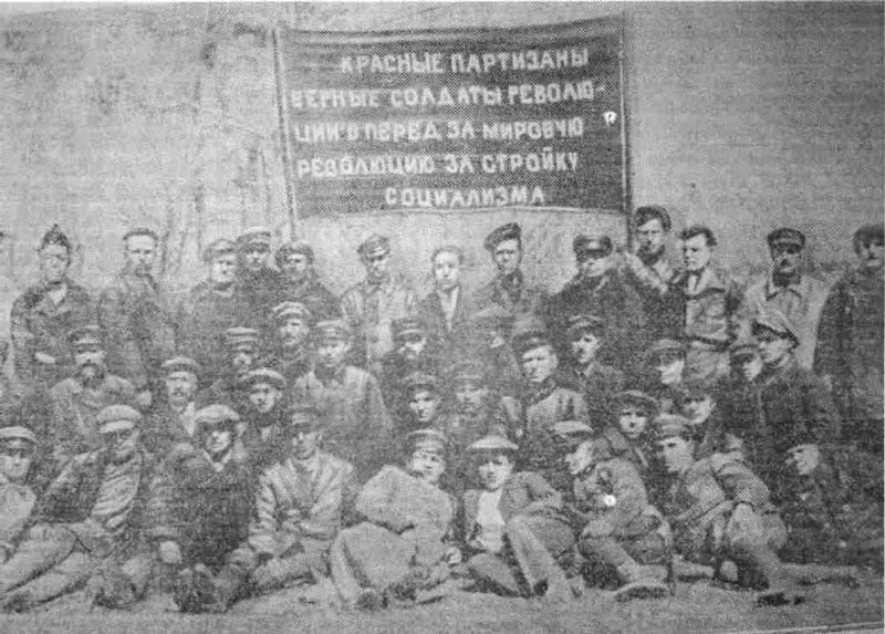 Группа Кустанайских красных партизан. г. Кустанай, 1919 г. Фото из Кустанайского областного историко-краеведческого музея. г. Костанай, 2011 г.