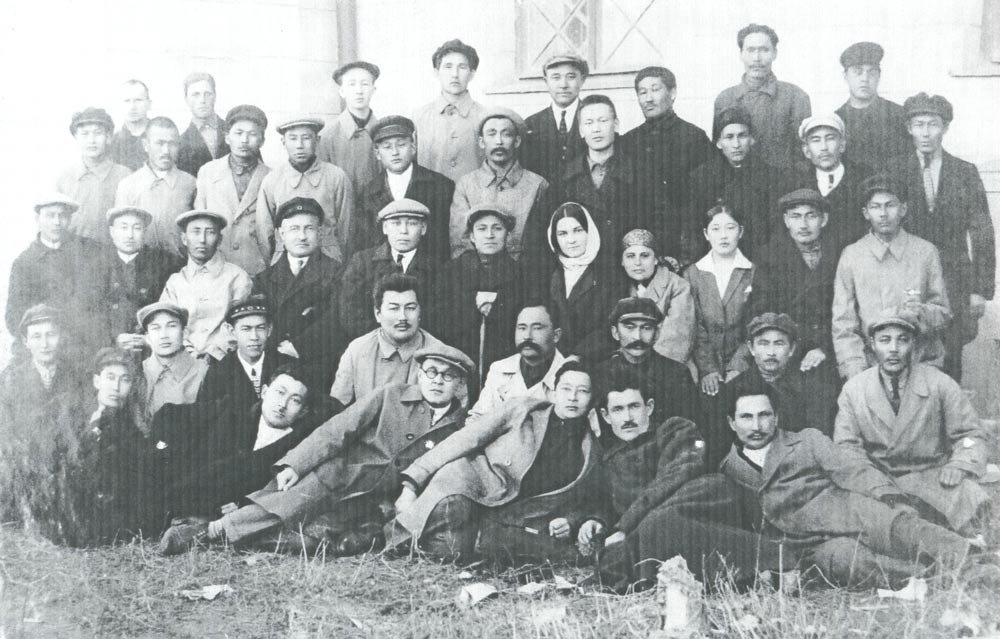 Курсанты юридических курсов.  г. Кустанай, 1932 год. ГАКО. Оп. 1-П. Ед.хр. 1879.