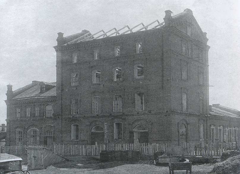 Здание мельницы,  построненной в начале XX века. Фото 1942 г. г. Кустанай. ГАКО. Оп.1-П. Ед. хр.734.