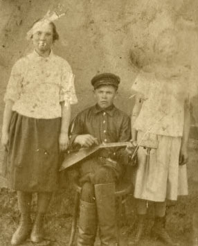 Н. Кузнецов – фотография 20-х годов (из семейного альбома Назаренко).  kostanay1879.ru