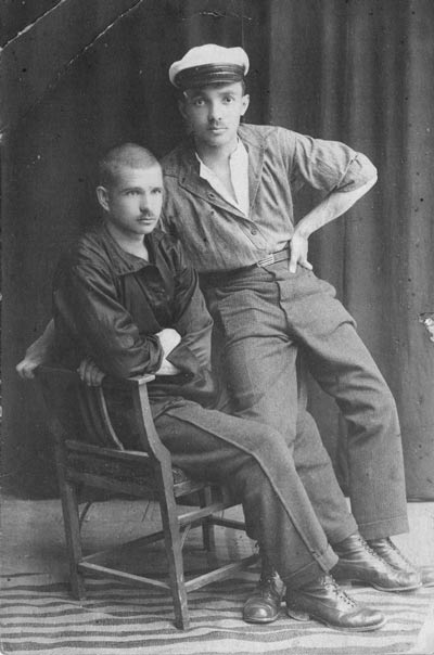 Члены бюро Кустанайского Горкома ВКП (б) Илья Шувалов и Ислам Самигуллин. г. Кустанай, 1926 г. Фото из фондов Костанайского областного историко-краеведческого музея.