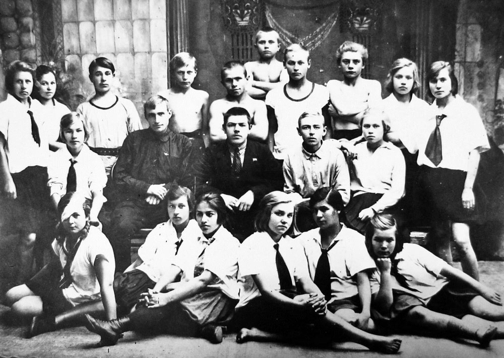 Делегаты слёта пионеров в г. Кустанае. 29 ноября 1925 года.  ГАКО. Оп. 1-П. Ед. хр.1709.