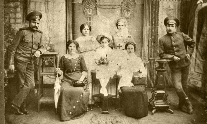 Врачебно-лазаретный отряд. г. Кустанай, 1914-1915 гг. Фото из фонда Костанайского областного историко-краеведческого музея. г. Костанай, 2011 г.